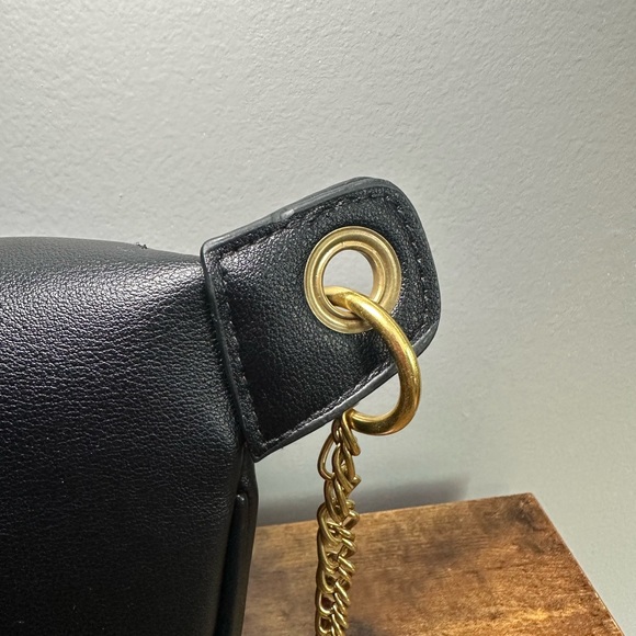 Modern and chic belt bag - Picture 5 of 11